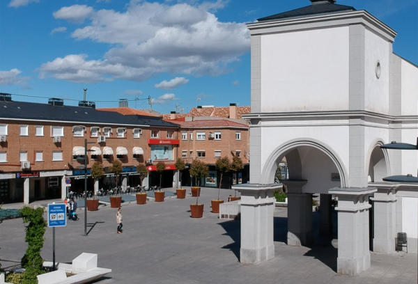 El Ayuntamiento da un paso más en la mejora del centro de Pozuelo con la próxima instalación de una cubierta textil en la Plaza del Padre Vallet