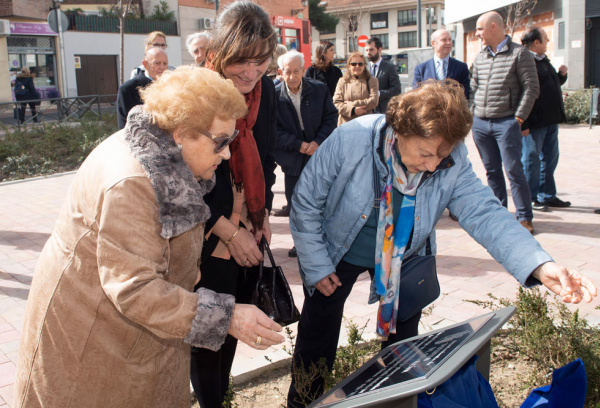 Inauguración de la plaza en honor al a empresa Llorente