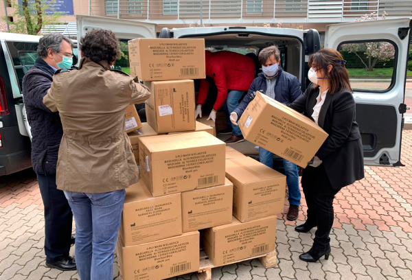 Recepción del pedido de mascarillas para repartir a los pozueleros