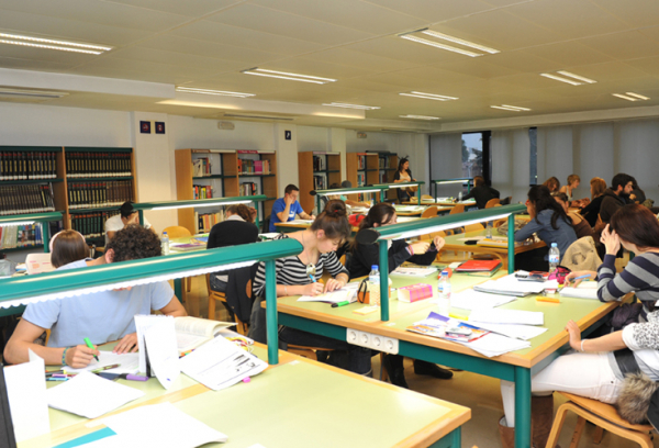 Sala de estudio de la biblioteca
