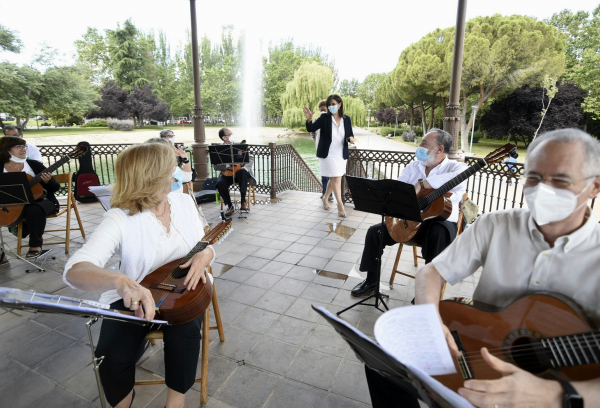Orquesta Pulso y Pua en el templete