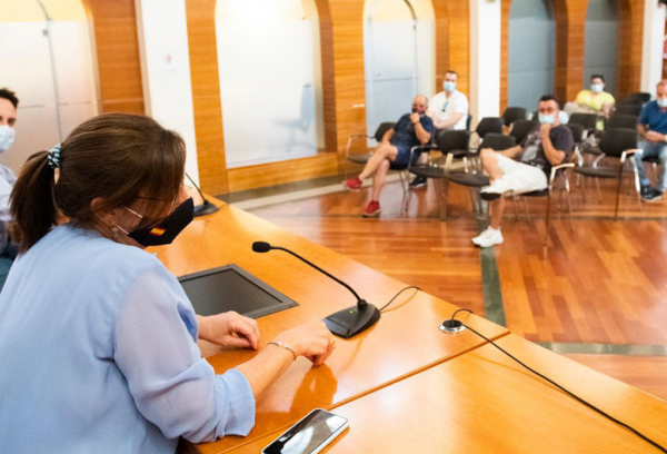 Susaná Pérez Quislant durante la reunión con las peñas