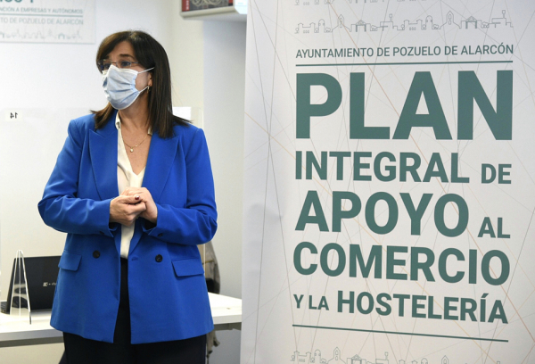 LA alcaldesa en la Oficina de Atención a Empresas y Autónomos