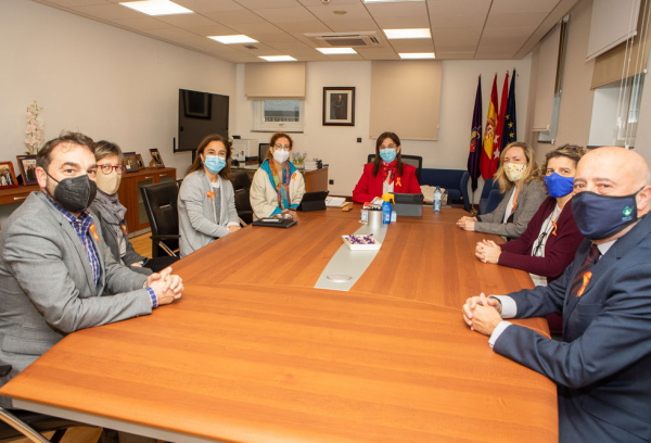 La alcaldesa junto a los directores de los colegios concertados de Pozuelo