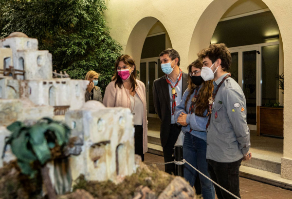La alcaldesa en la inauguración del Gran Belén intslado en el Ayuntamiento
