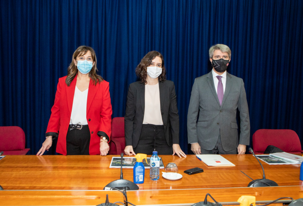 La alcaldesa, Susana Pérez Quislant jutno a Isabel Díaz Ayuso en su visita a Pozuelo de Alarcón