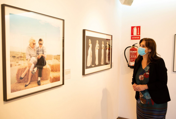 Susana Pérez Quislant, alcaldesa de Pozuelo, visita la exposición de Marilyn Monroe