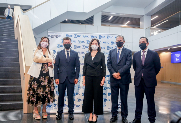Ayuso y Pérez Quislant asisten a la inauguración del campus Juan XXIII ESIC que abre sus puertas en la ciudad
