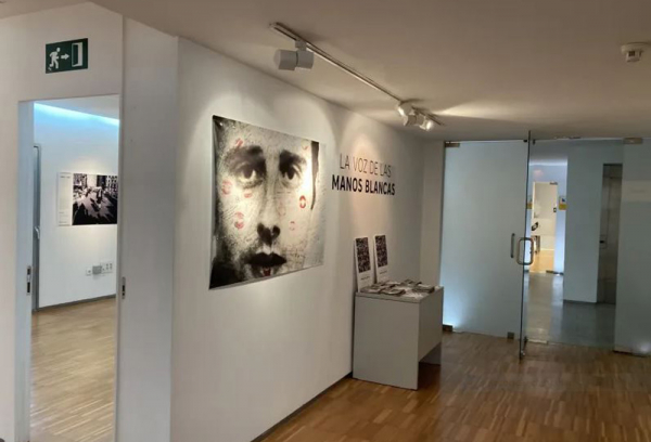 Exposición La Voz de las manos blancas