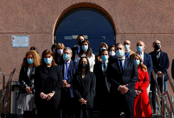 Minuto de silencio a las puertas del Ayuntamiento 