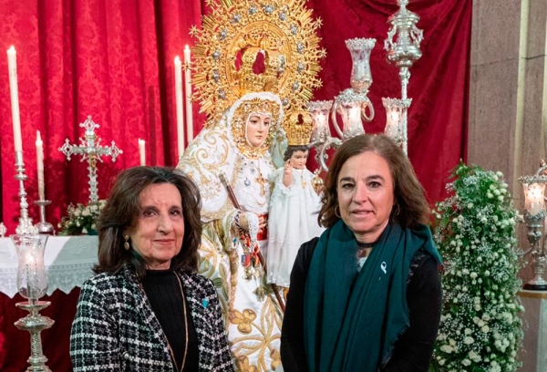 ​​​​​​​​Besamanos virgen