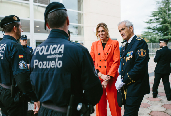 Alcaldesa y policias