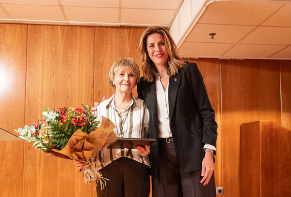 La alcaldesa de Pozuelo, Paloma Tejero junto a la cronista oficial de la Villa, Esperanza Morón